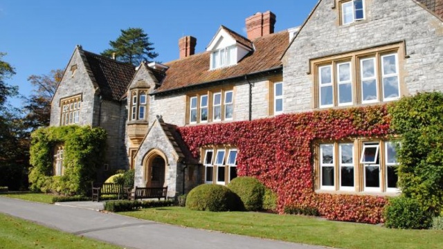 Millfield English Language Holiday Courses (Сомерсет-Брутон) 